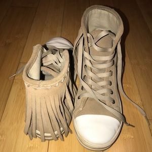 LF sneakers size 8. Basically new